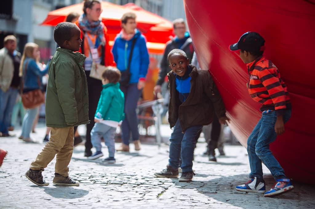 RedBall Mons - Lifestyle Photography Example