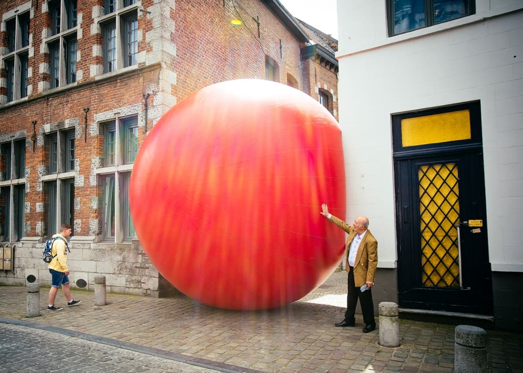 RedBall Mons - Lifestyle Photography Example